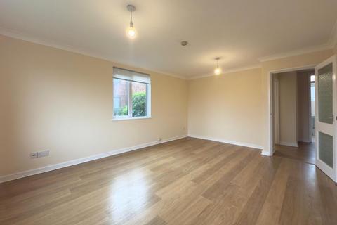 3 bedroom flat for sale, Stanway Close, Taunton TA2