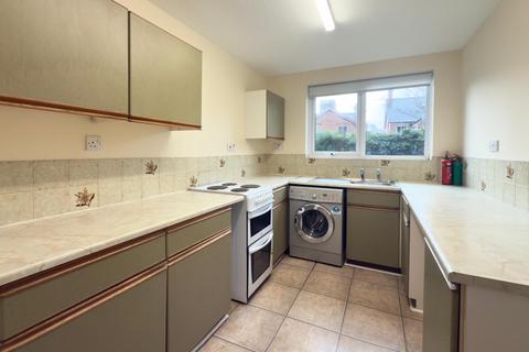 3 bedroom flat for sale, Stanway Close, Taunton TA2