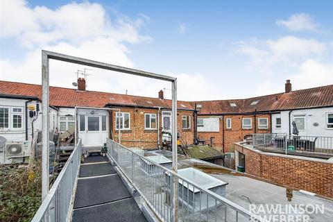 2 bedroom apartment to rent, Walton Road, West Molesey KT8