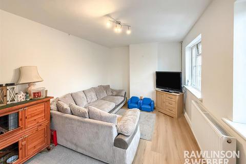2 bedroom apartment to rent, Walton Road, West Molesey KT8