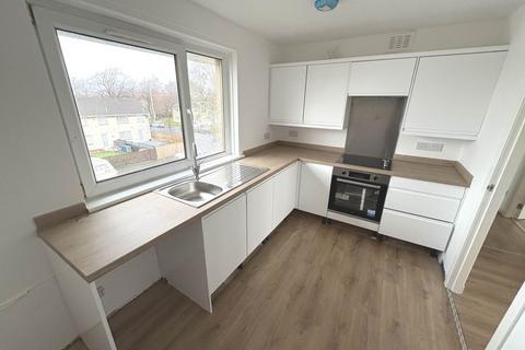 3 bedroom flat to rent, Elizabethan Way, Renfrew, PA4