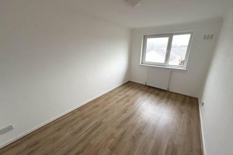 3 bedroom flat to rent, Elizabethan Way, Renfrew, PA4