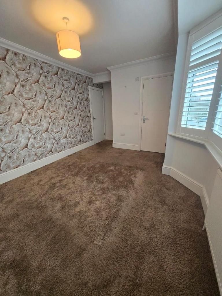Smallrooom2.jpg