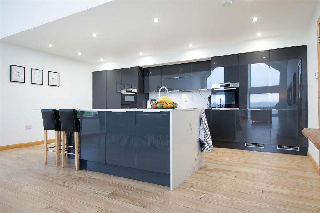 12 - kitchen.jpg