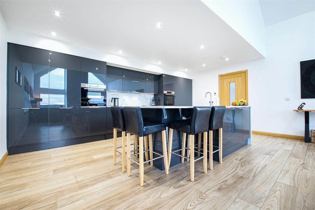 13 - kitchen.jpg