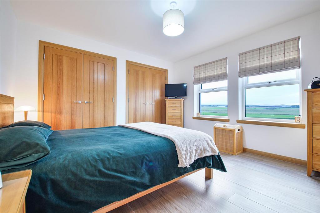 19 - bedroom.jpg