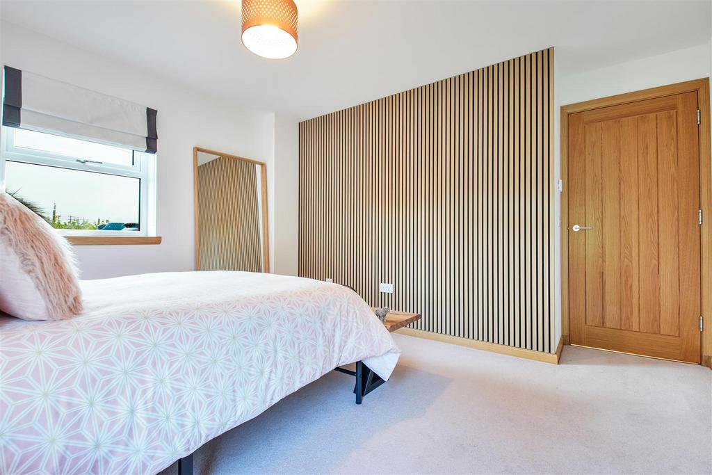 24 - bedroom.jpg