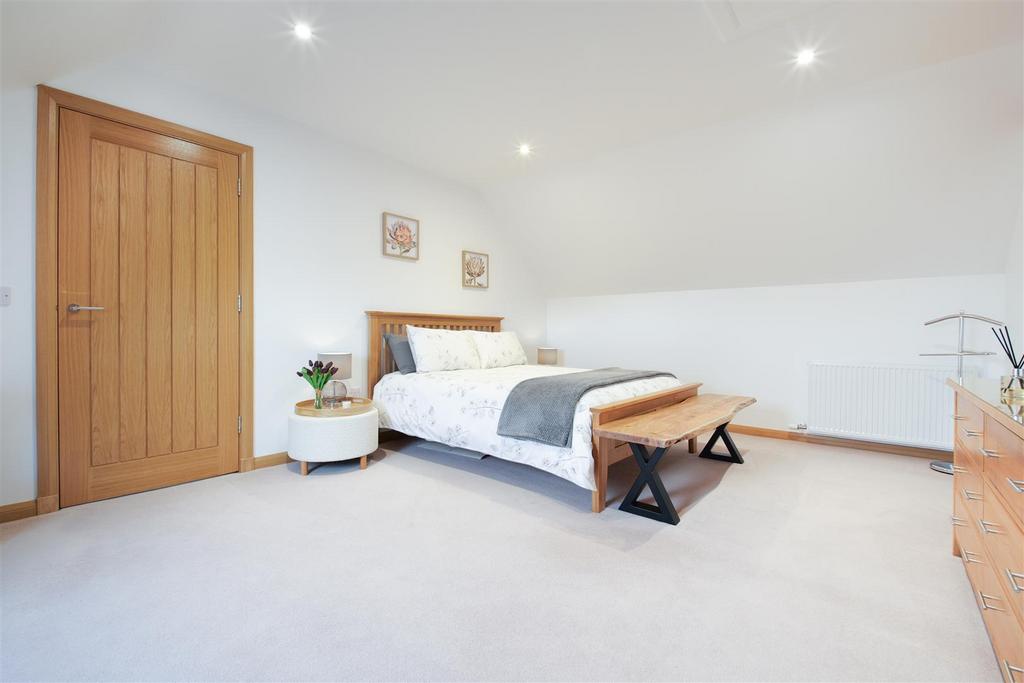 30 - bedroom.jpg