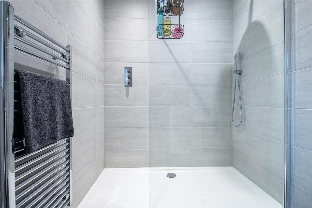31 - ensuite.jpg