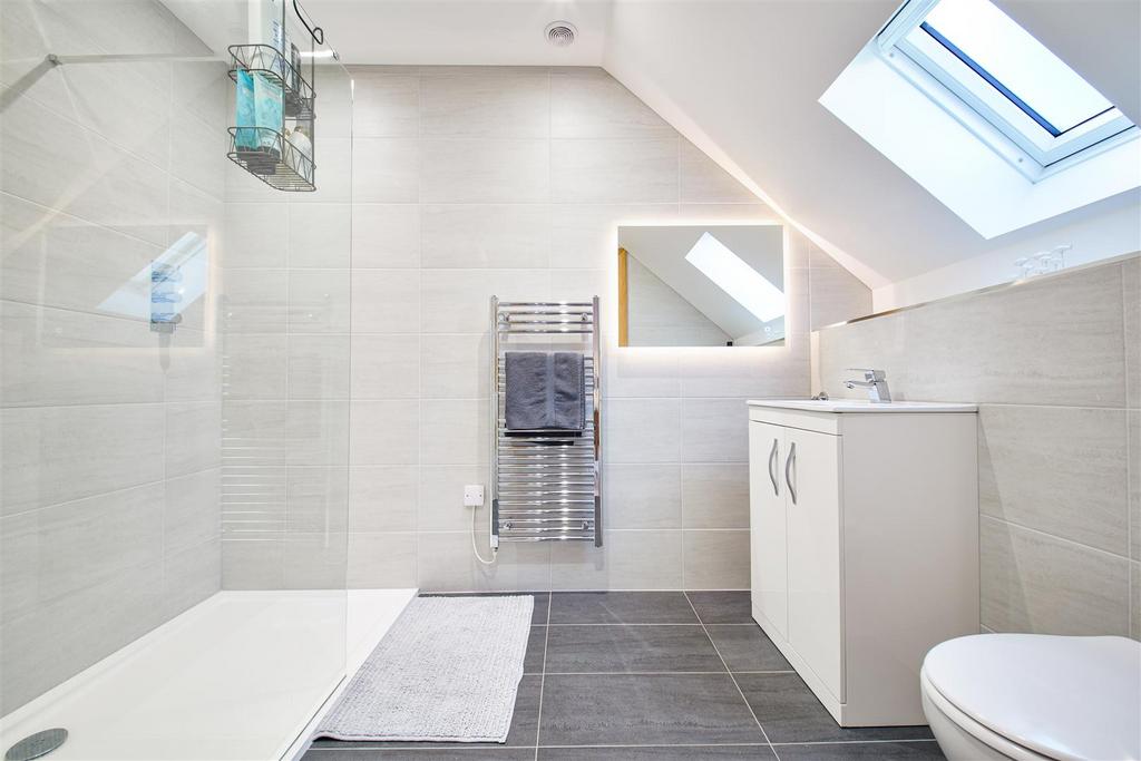 37 - ensuite.jpg
