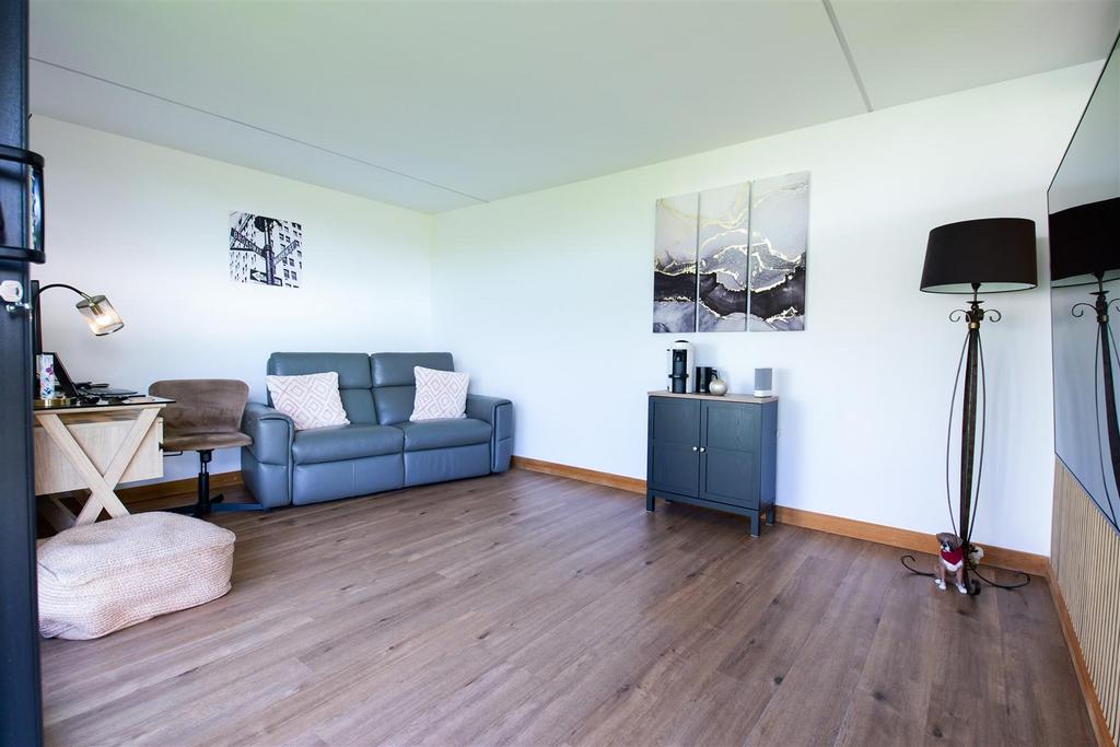 38 - garden room.jpg