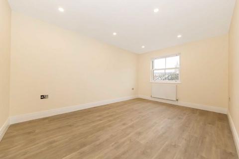 3 bedroom flat to rent, Church Lane, London SW17