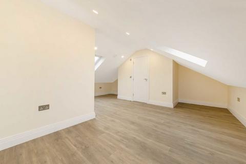 3 bedroom flat to rent, Church Lane, London SW17