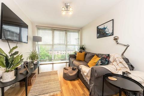 1 bedroom flat to rent, Garratt Lane, London SW18