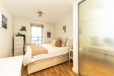 1 bedroom flat to rent, Garratt Lane, London SW18