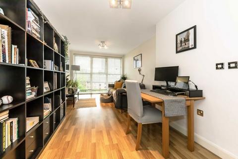 1 bedroom flat to rent, Garratt Lane, London SW18