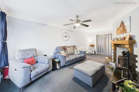 3 bedroom semi-detached house for sale, St. James Avenue, Upton, CH2