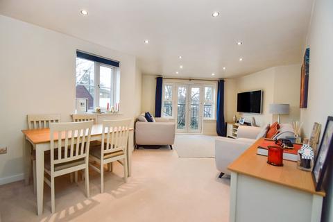 2 bedroom apartment for sale, Eaton Avenue, Cippenham, Berkshire, SL1