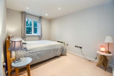2 bedroom apartment for sale, Eaton Avenue, Cippenham, Berkshire, SL1