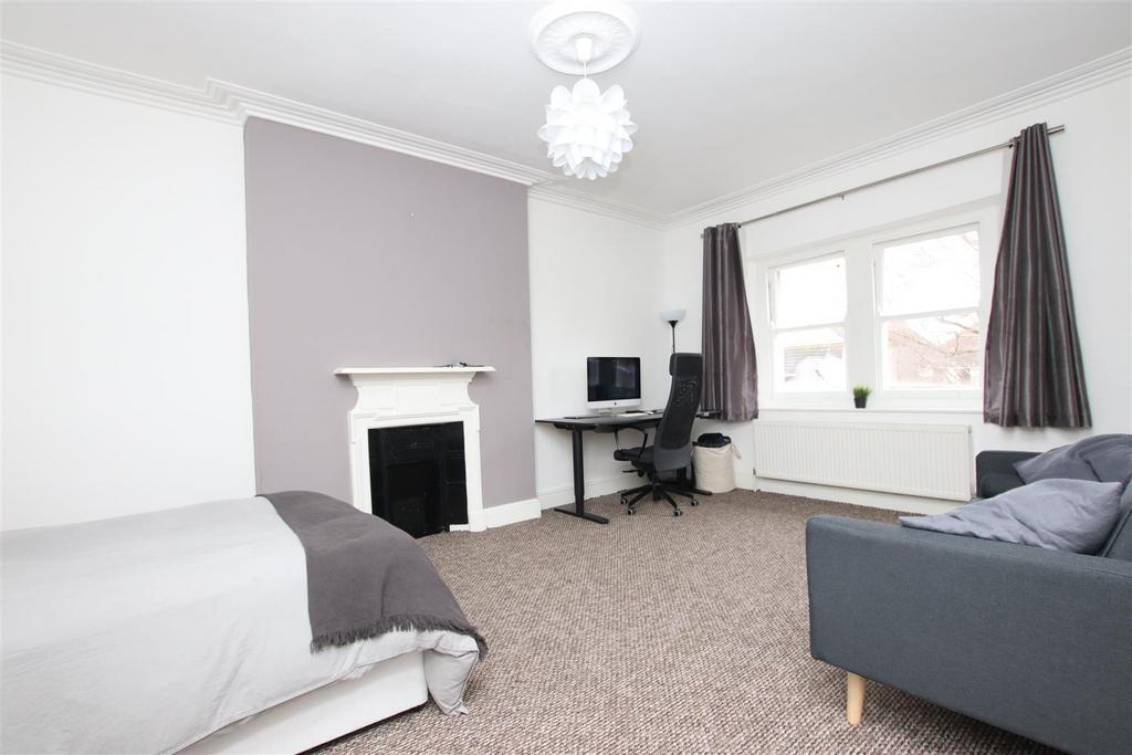 Bedroom one.JPG
