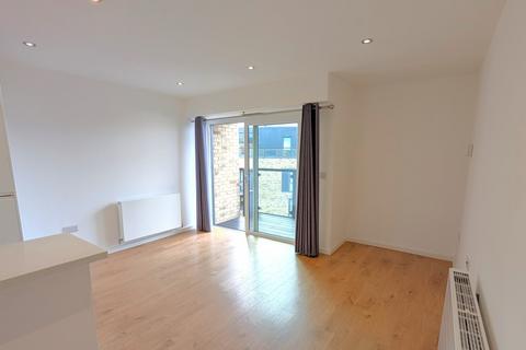 2 bedroom apartment to rent, Addlestone, Surrey, KT15