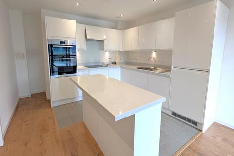 2 bedroom apartment to rent, Addlestone, Surrey, KT15