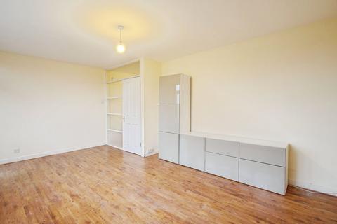 2 bedroom flat to rent, Bathurst Walk, Richings Park SL0