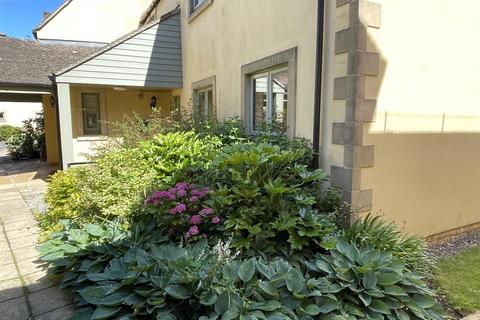 2 bedroom flat for sale, Chardwar Gardens, Bourton-On-The-Water, Cheltenham
