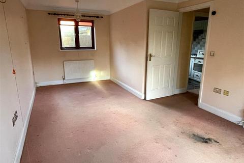 2 bedroom flat for sale, Chardwar Gardens, Bourton-On-The-Water, Cheltenham