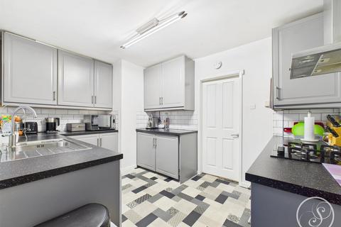 2 bedroom bungalow for sale, Armley Grange Rise, Leeds