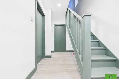 3 bedroom semi-detached house to rent, Ramsden Drive, Romford RM5