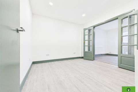 3 bedroom semi-detached house to rent, Ramsden Drive, Romford RM5