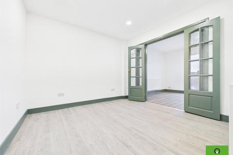 3 bedroom semi-detached house to rent, Ramsden Drive, Romford RM5