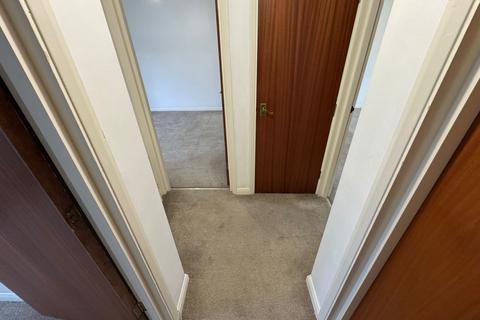 2 bedroom flat to rent, Wren Drive, West Drayton UB7