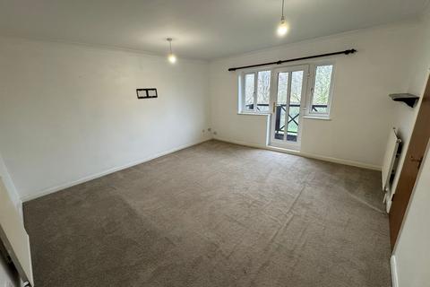 2 bedroom flat to rent, Wren Drive, West Drayton UB7