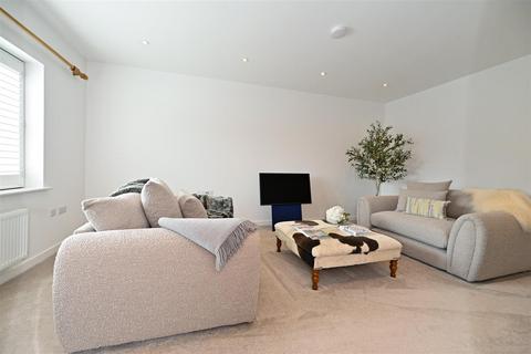 3 bedroom detached house to rent, Main Road, Yapton