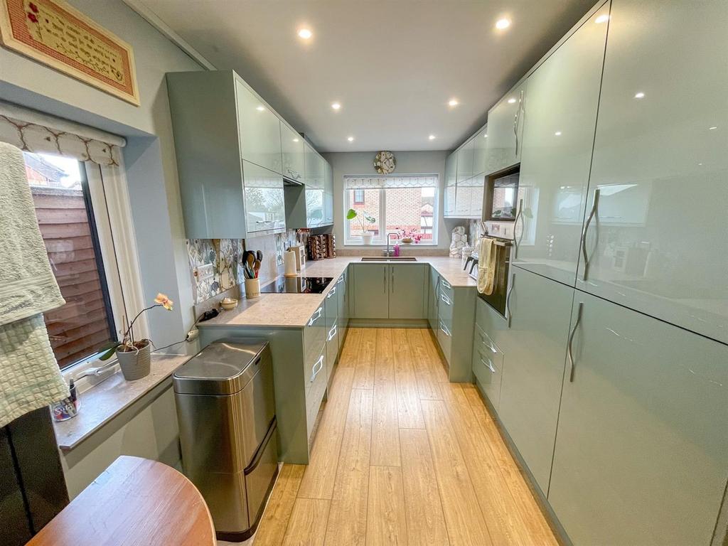 Kitchen..jpg