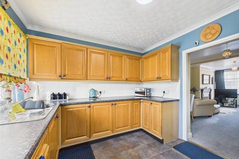 2 bedroom end of terrace house for sale, Hanover Avenue, Feltham, TW13
