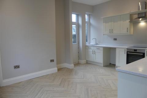 4 bedroom end of terrace house to rent, Hothfield Street, Silsden BD20