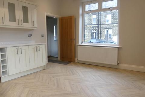 4 bedroom end of terrace house to rent, Hothfield Street, Silsden BD20