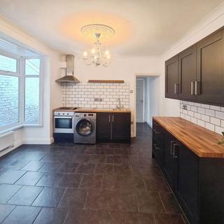 4 bedroom house to rent, Hillview Terrace, Port Talbot, SA13 1AD