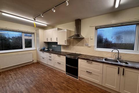 4 bedroom detached house to rent, Coronation Road, Bleadon BS24