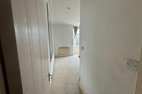 2 bedroom flat to rent, London CR0