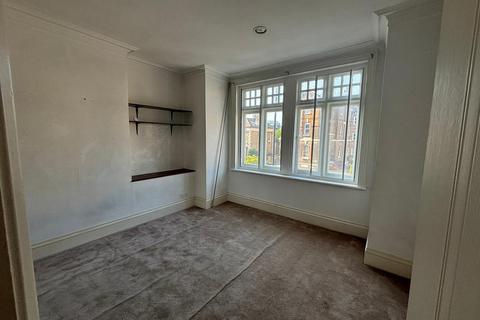 2 bedroom flat to rent, London CR0