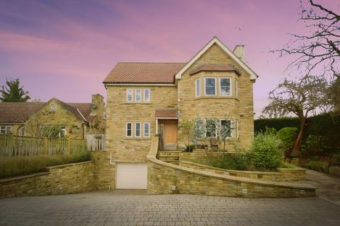 4 bedroom detached house to rent, Woodacre Crescent, Leeds LS17