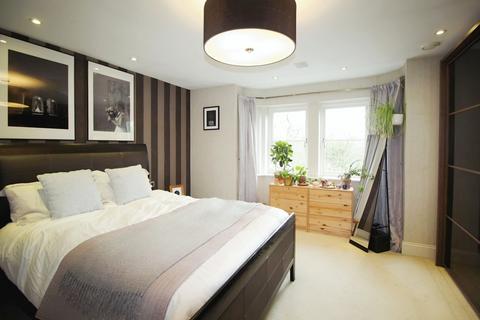 4 bedroom detached house to rent, Woodacre Crescent, Leeds LS17