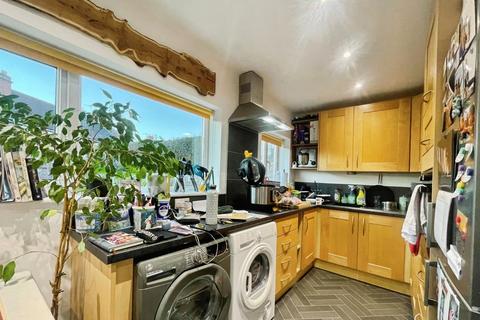 2 bedroom semi-detached house to rent, Torre Crescent, West Yorkshire LS9