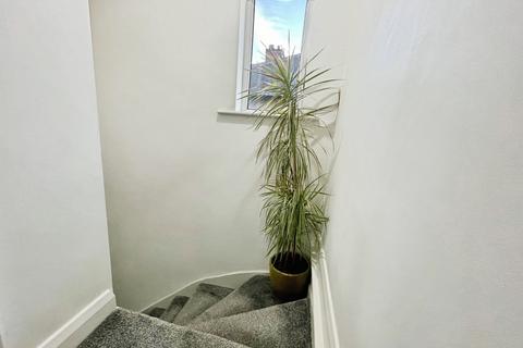 2 bedroom semi-detached house to rent, Torre Crescent, West Yorkshire LS9