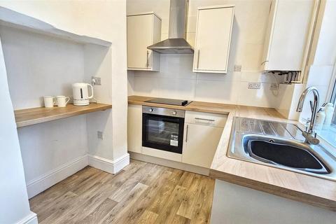 2 bedroom end of terrace house to rent, Ingle Street, Newfoundpool