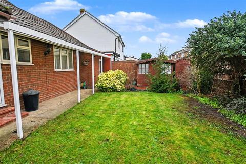 3 bedroom detached bungalow for sale, Munsterburg Road, Canvey Island SS8